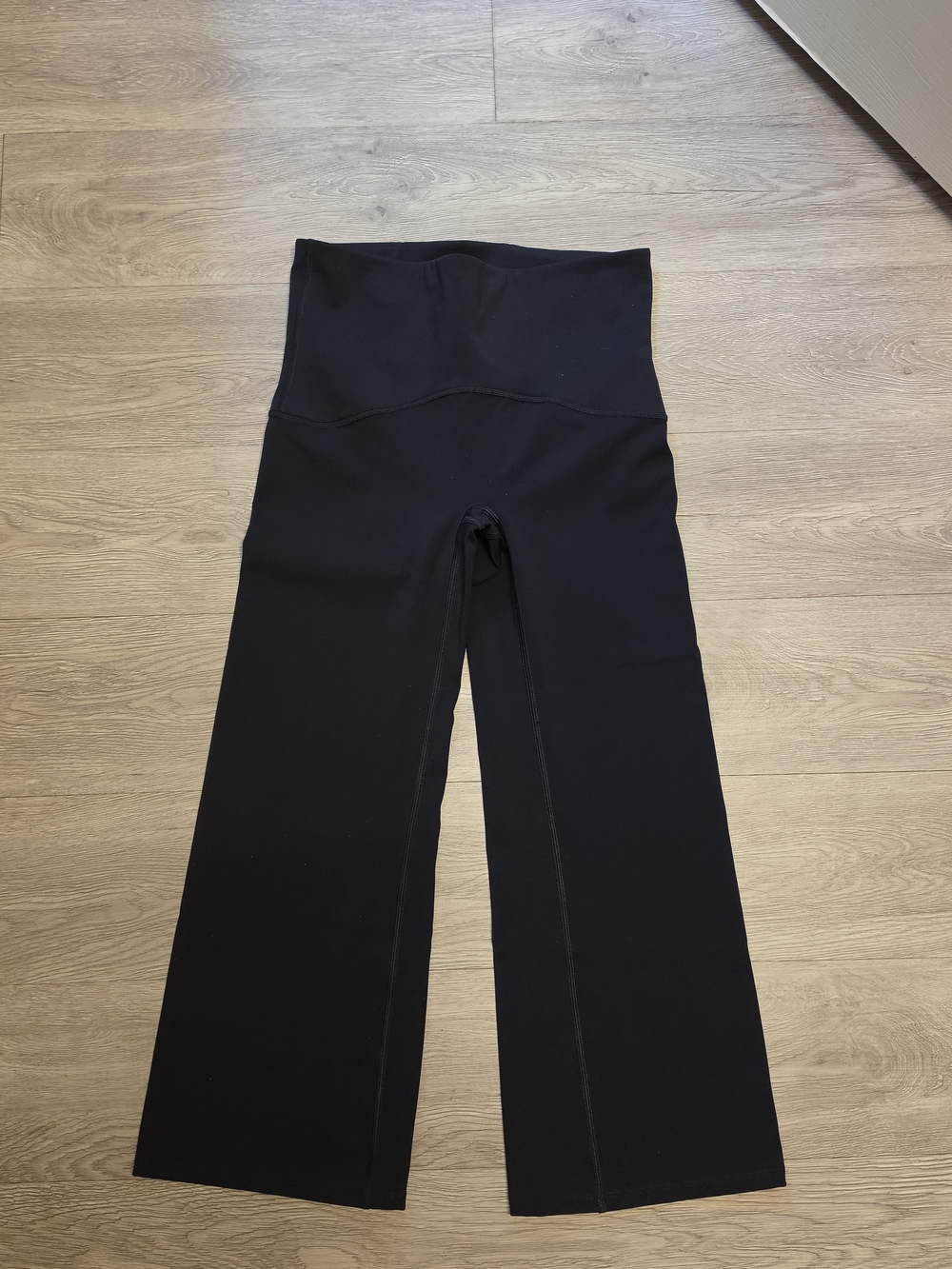 Spanx Booty Boost Active Ankle Flare Pant. Blk Med 23" Inseam. $30